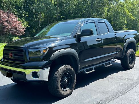 Used 2013 Toyota Tundra 4x4 Double Cab w/ Tow Pkg image 1