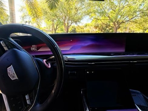 Used 2026 Cadillac Escalade IQL Luxury image 9