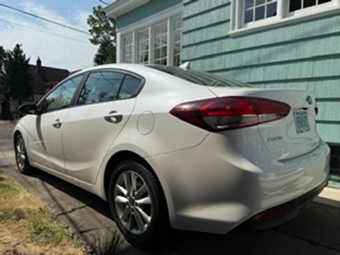 Used 2017 Kia Forte LX w/ LX Popular Package FWD image 4