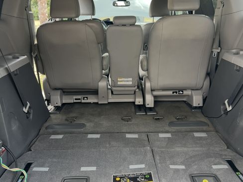 Used 2018 Toyota Sienna XLE w/ XLE Navigation Package image 5