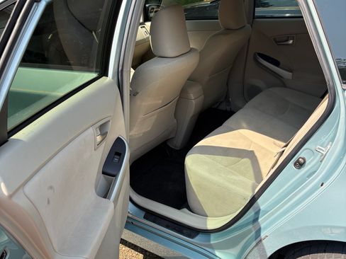 Used 2015 Toyota Prius Two FWD image 16