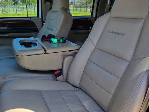 Used 2006 Ford F550 176 W.B. 4D image 11