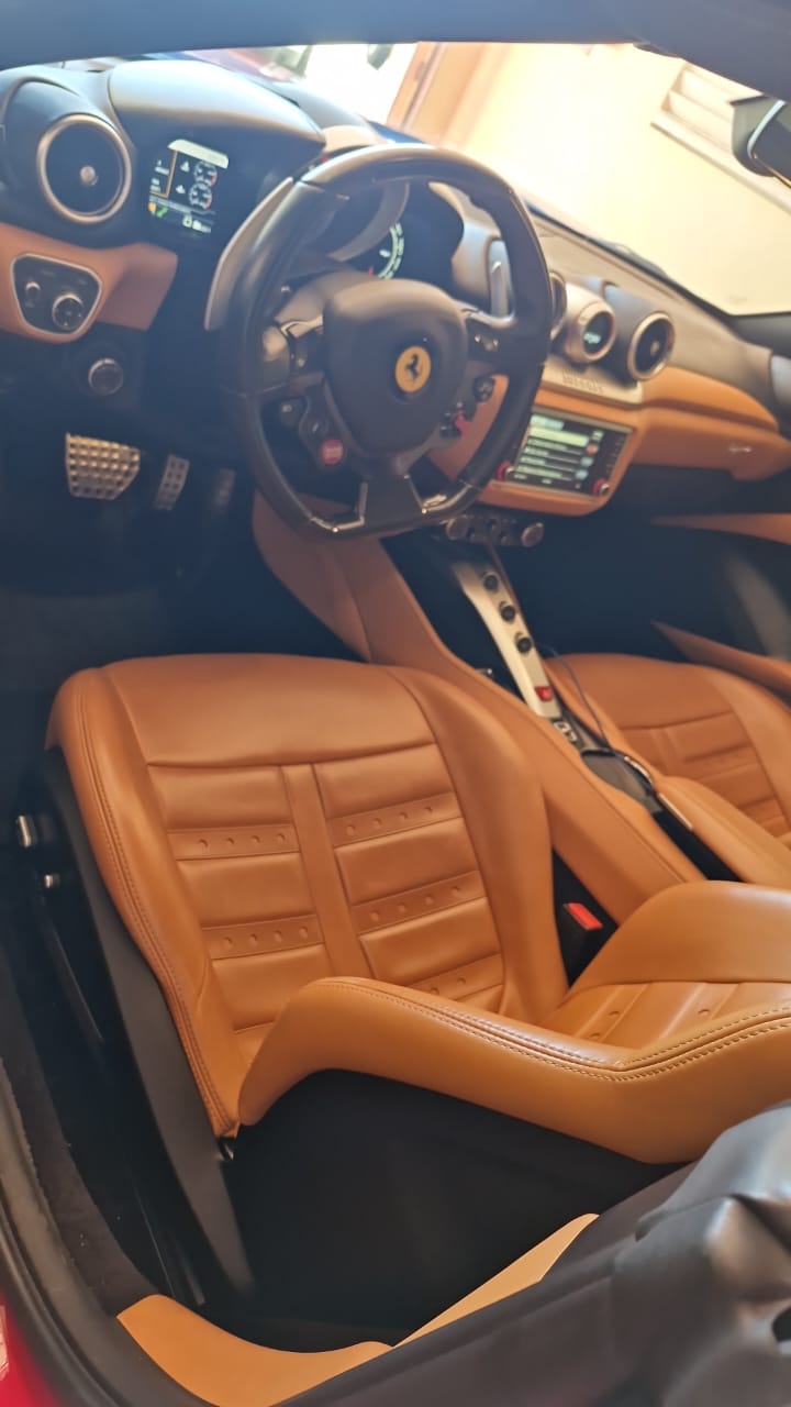 Used 2016 Ferrari California T RWD image 9