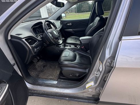 Used 2019 Jeep Cherokee Limited image 12