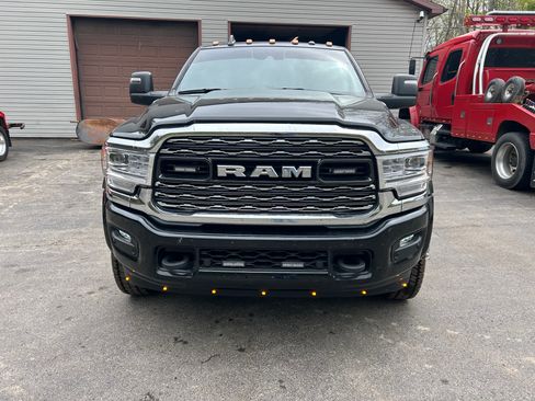 Used 2023 RAM 5500 4x4 Crew Cab image 4