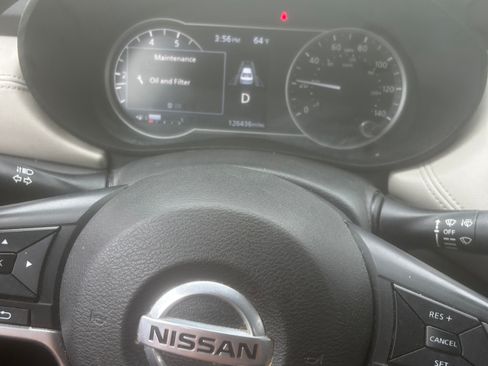 Used 2020 Nissan Versa SV FWD image 12
