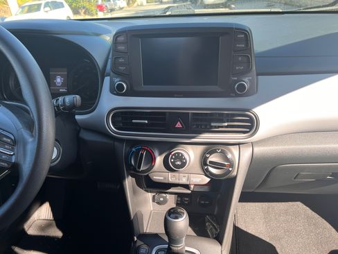 Used 2020 Hyundai Kona SE w/ Cargo Package image 10