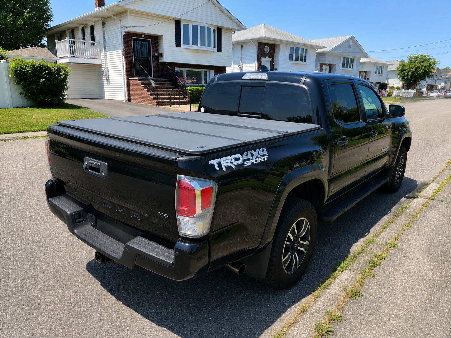 Used 2021 Toyota Tacoma TRD Sport w/ TRD Premium Sport Package AWD/4WD image 4