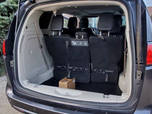 Used 2018 Chrysler Pacifica Limited w/ Advanced Safetytec Group image 23