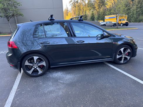 Used 2016 Volkswagen GTI SE w/ Driver Assistance Package FWD image 5