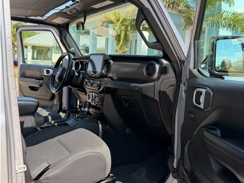 Used 2019 Jeep Wrangler Unlimited Sport S image 25