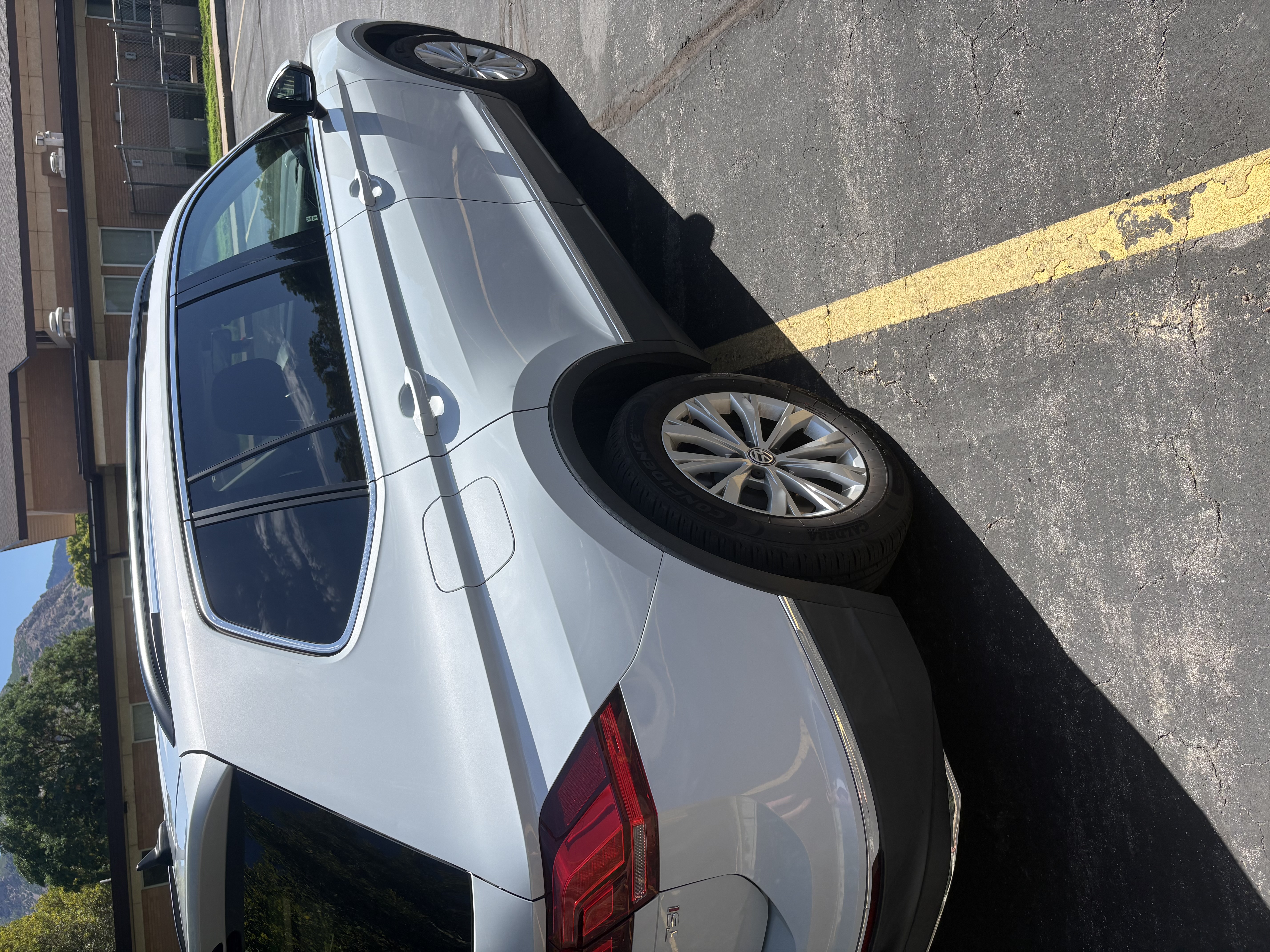Used 2018 Volkswagen Tiguan SE FWD image 16