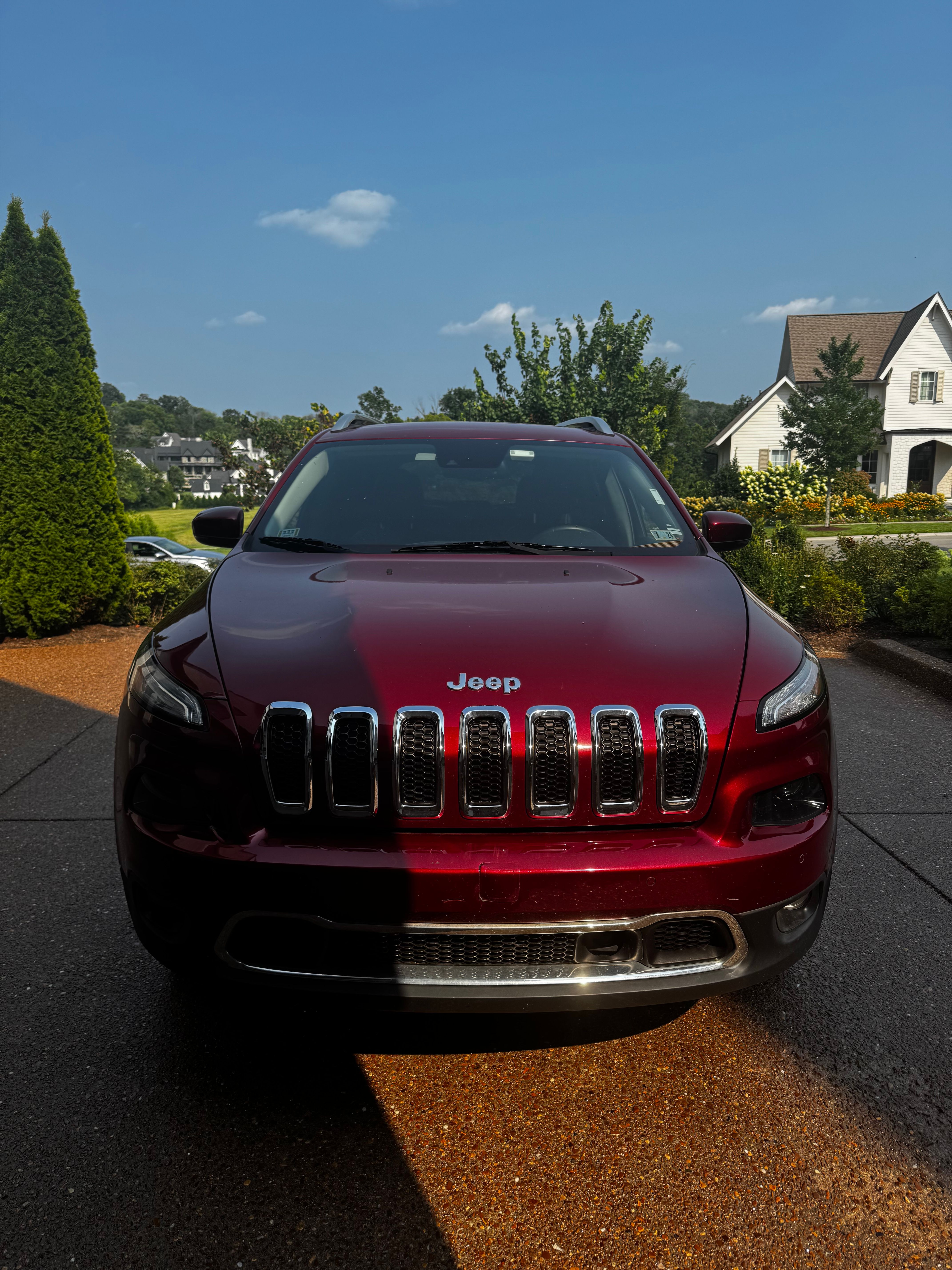 Used 2015 Jeep Cherokee Limited w/ Luxury Group AWD/4WD image 2