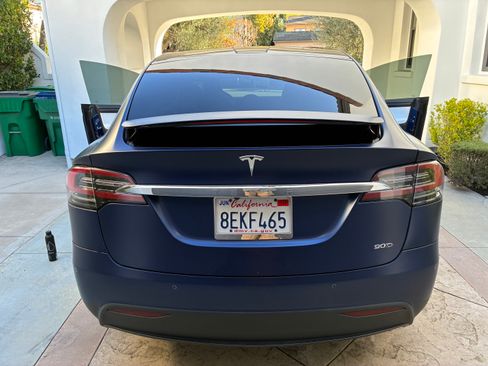 Used 2018 Tesla Model X 75D image 2