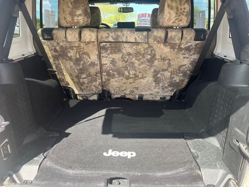 Used 2016 Jeep Wrangler Unlimited Rubicon w/ Max Tow Package image 8