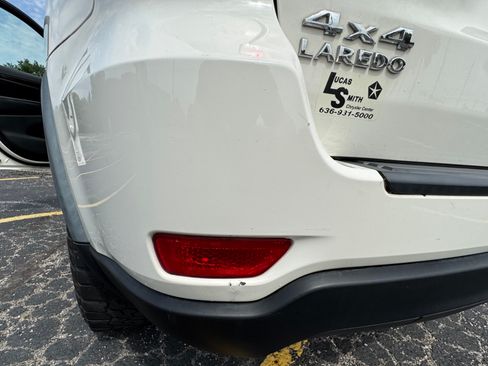 Used 2012 Jeep Grand Cherokee Laredo w/ Laredo E Group image 12