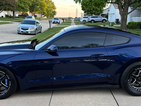 Used 2018 Ford Mustang GT Premium w/ GT Performance Package RWD image 4
