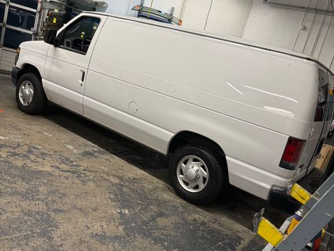 Used 2011 Ford E-150 and Econoline 150 w/ Commercial Cargo Van Pkg image 13