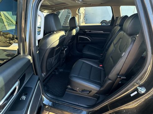 Used 2024 Kia Telluride S w/ S Sunroof Package image 14