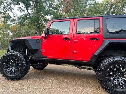 Used 2014 Jeep Wrangler Unlimited Rubicon w/ Max Tow Package AWD/4WD image 6