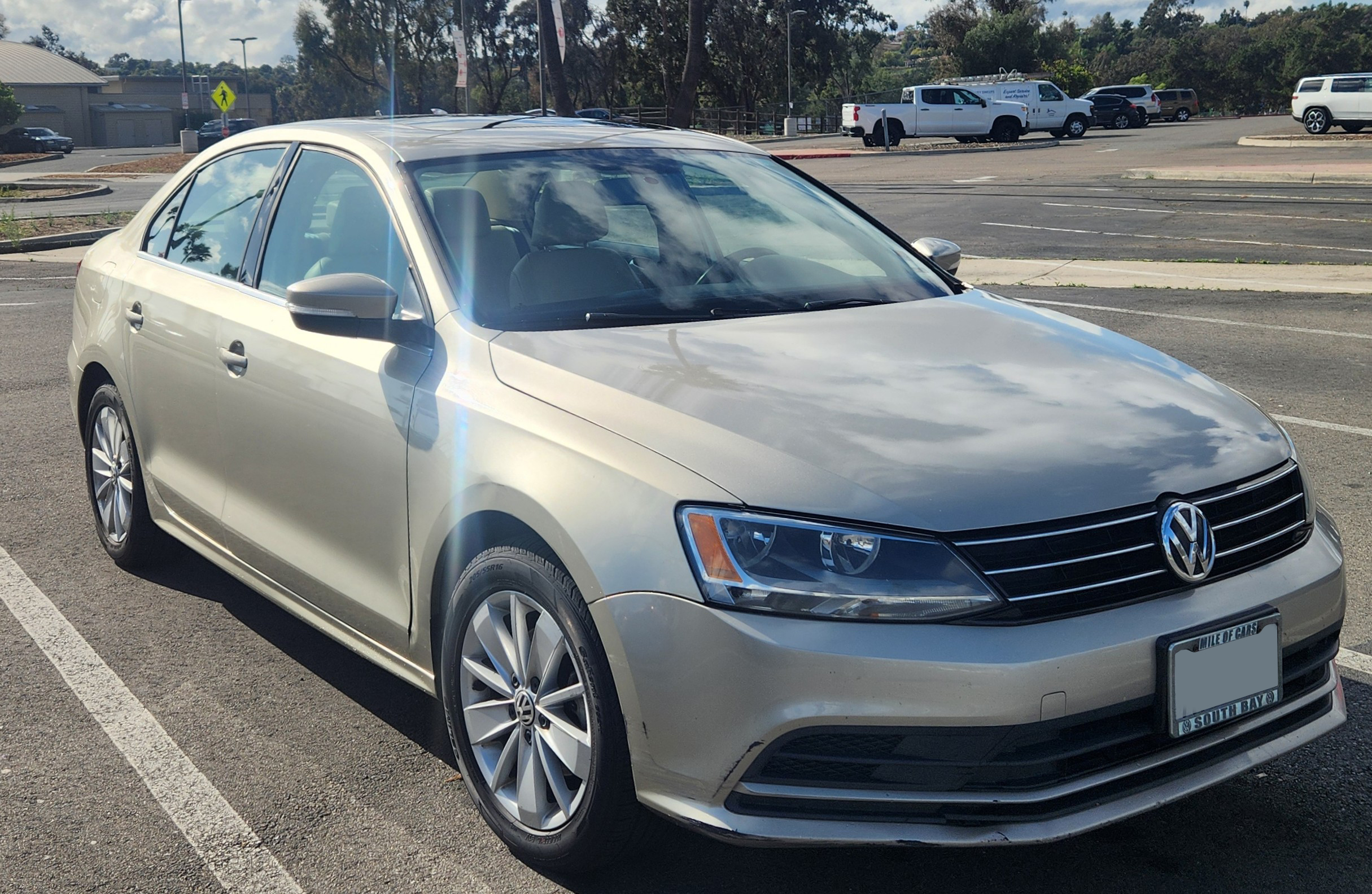 Used 2015 Volkswagen Jetta SE FWD image 2
