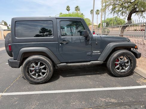 Used 2018 Jeep Wrangler Sport image 2