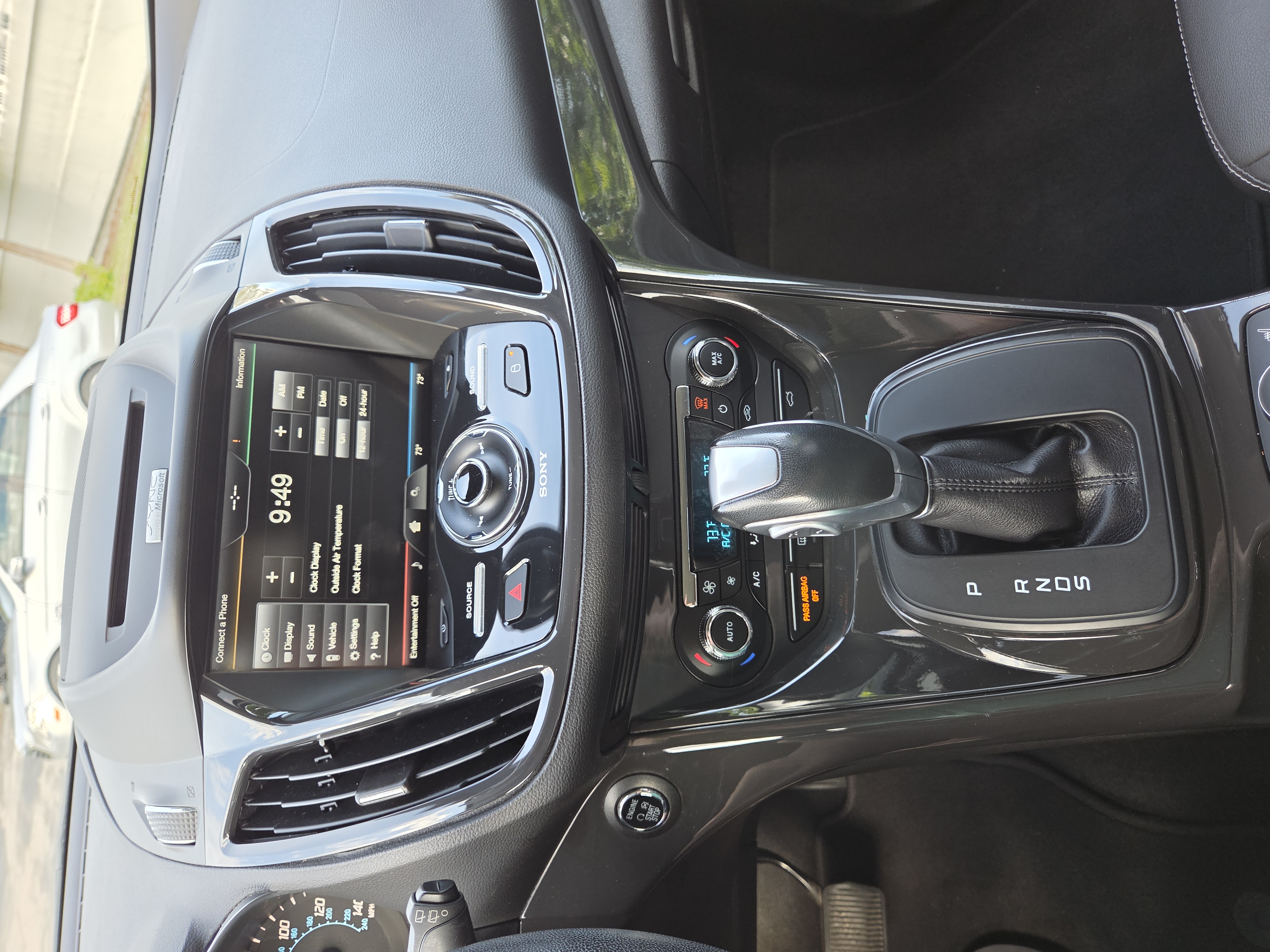 Used 2015 Ford Escape Titanium AWD/4WD image 9