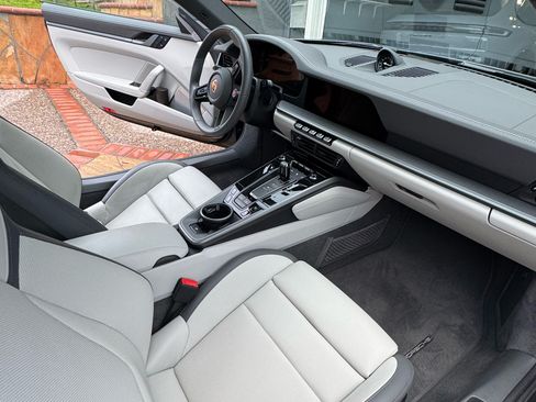 Used 2025 Porsche 911 Carrera image 17