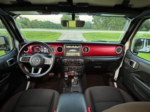 Used 2022 Jeep Gladiator Rubicon w/ LED Lighting Group AWD/4WD image 16