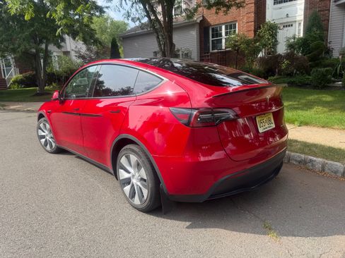Used 2023 Tesla Model Y Long Range AWD/4WD image 2