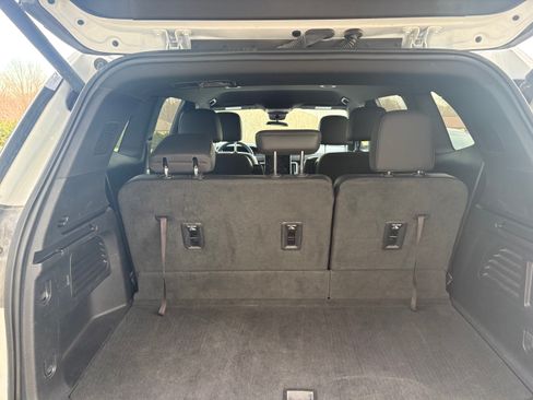 Used 2024 GMC Acadia Elevation image 11