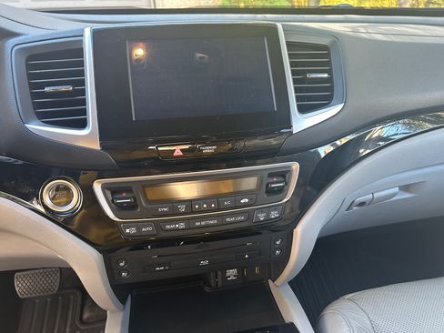 Used 2016 Honda Pilot Elite image 23
