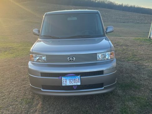 Used 2005 Scion xB image 1
