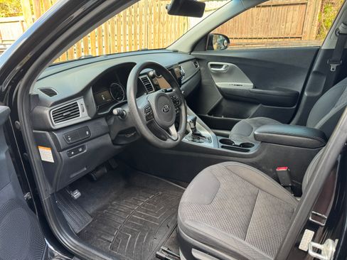 Used 2017 Kia Niro LX image 5