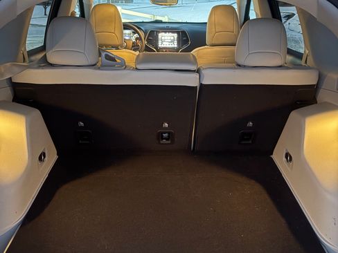 Used 2019 Jeep Cherokee Limited image 14