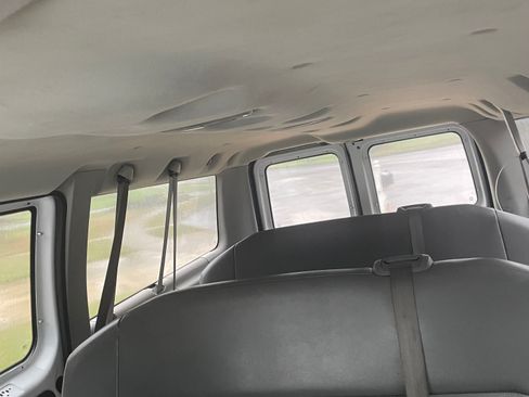 Used 2008 Ford E-150 and Econoline 150 Wagon image 1