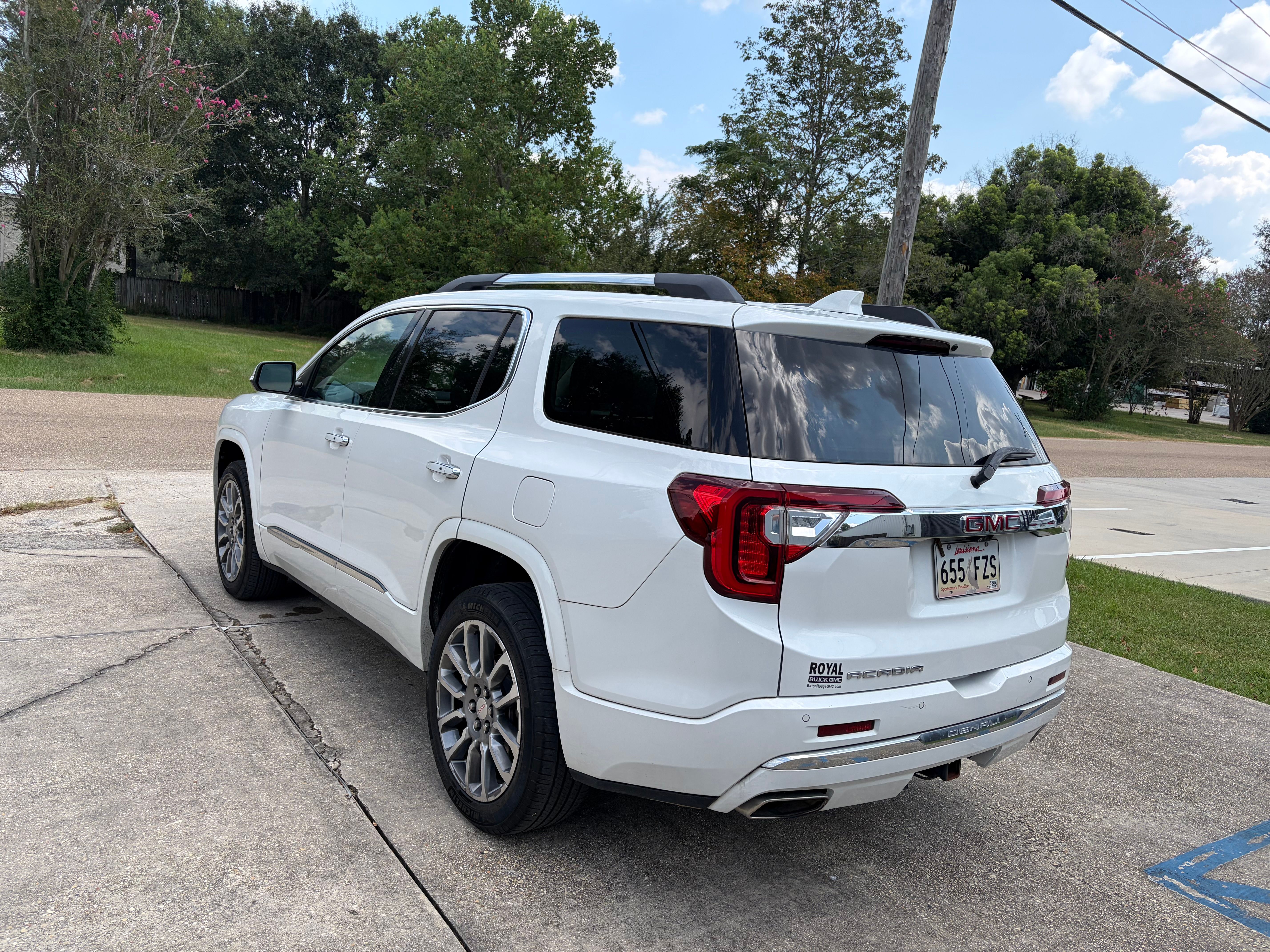 Used 2022 GMC Acadia Denali w/ Denali Ultimate Package FWD image 9