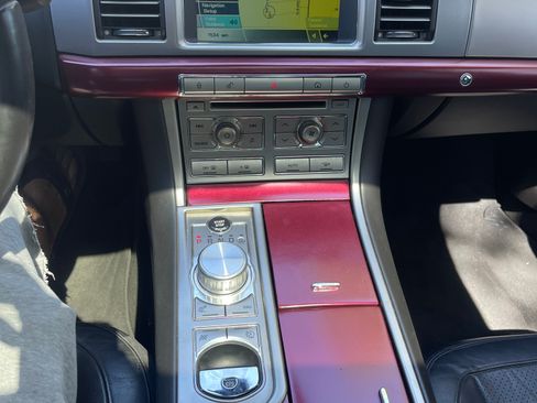 Used 2011 Jaguar XF Supercharged image 11