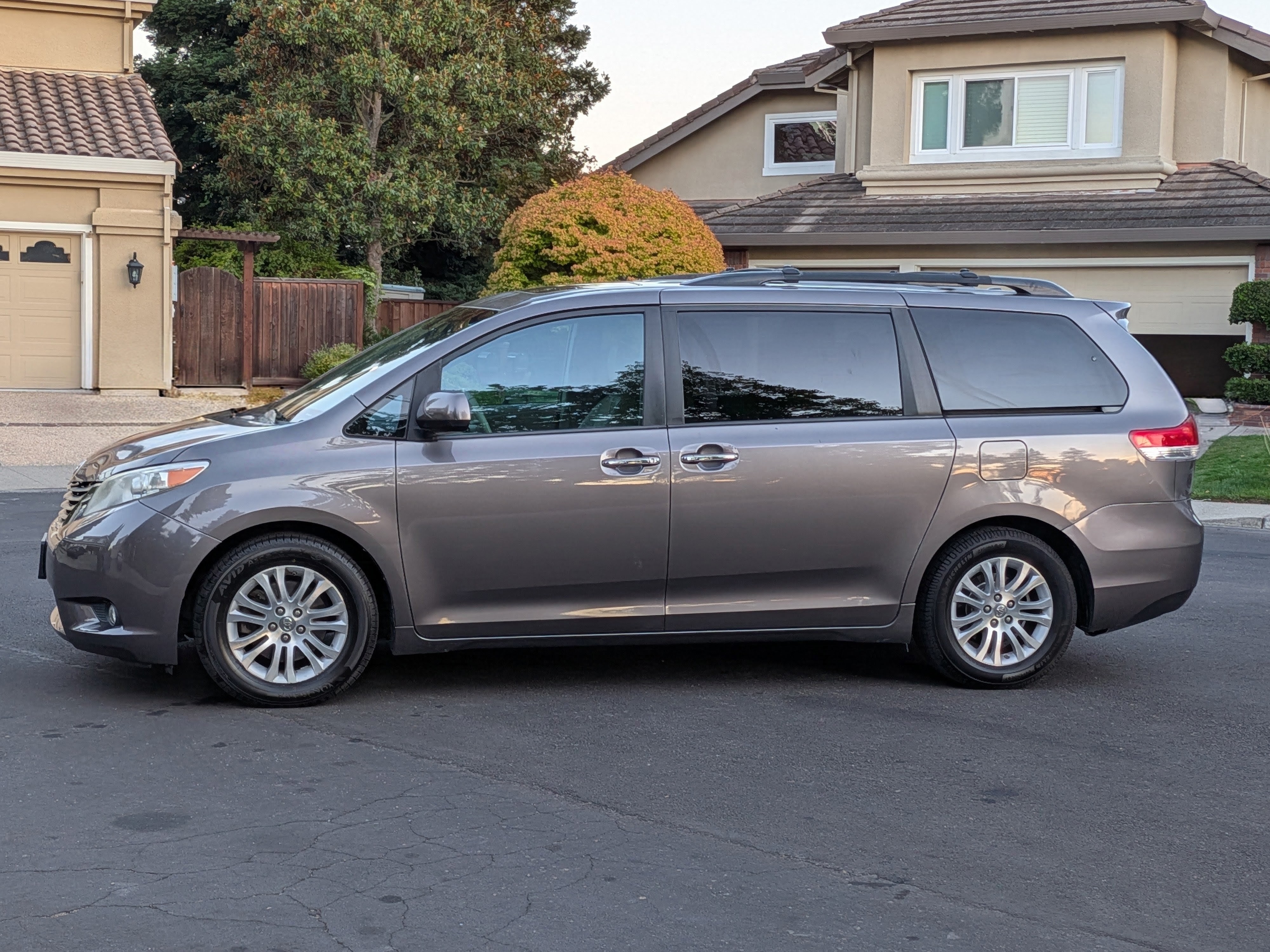 Used 2013 Toyota Sienna XLE FWD image 5