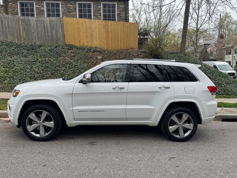 Used 2015 Jeep Grand Cherokee Overland w/ Advanced Technology Group image 2