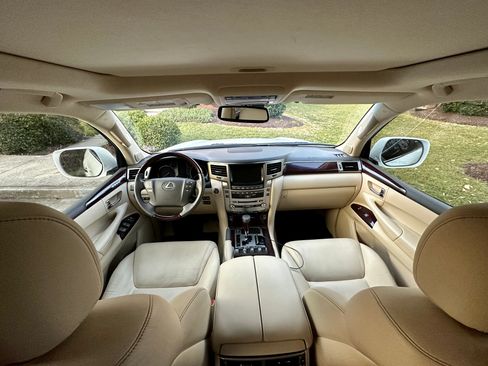 Used 2014 Lexus LX 570 4WD image 14