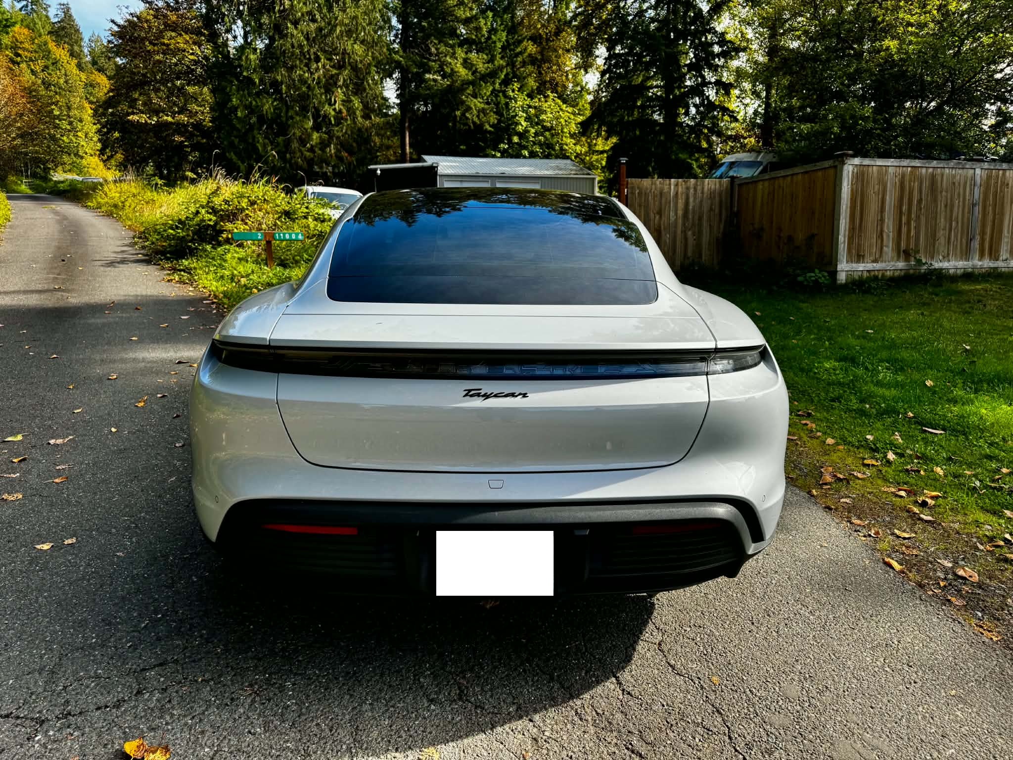 Used 2022 Porsche Taycan RWD image 4