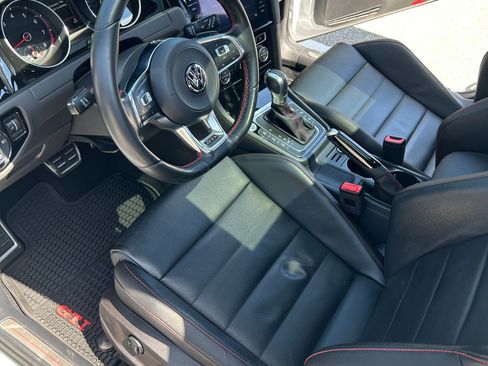 Used 2019 Volkswagen Golf 4-Door FWD image 5