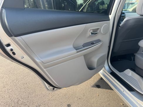 Used 2017 Toyota Prius V Five image 31