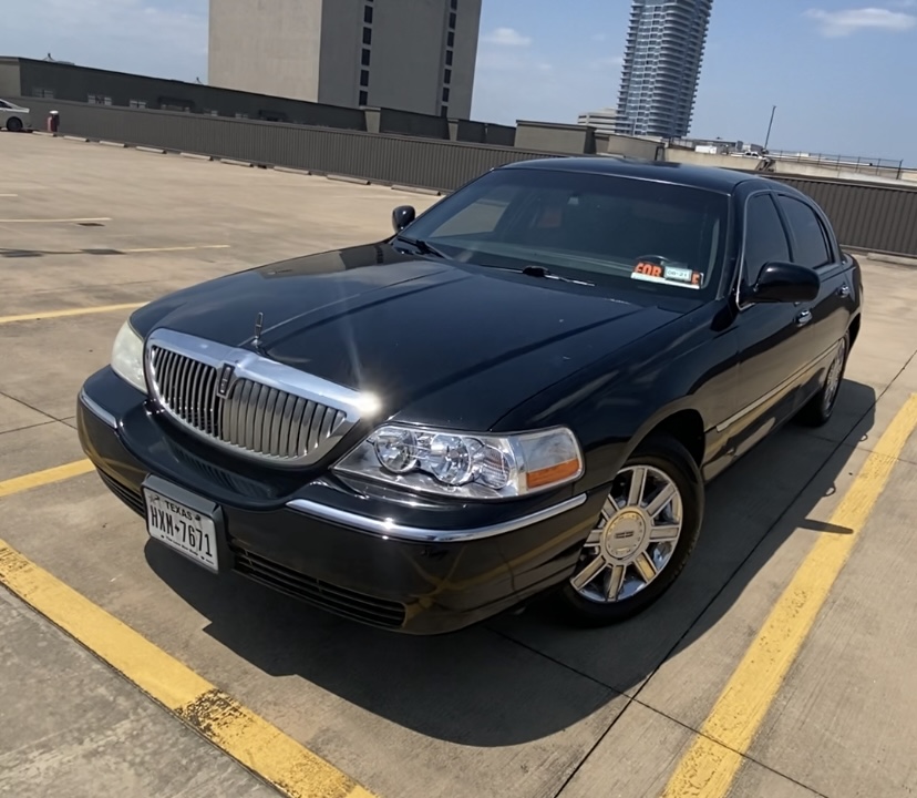 Used 2011 Lincoln Town Car Signature Limited RWD image 26