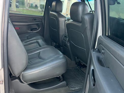 Used 2006 Chevrolet Silverado 2500 LT w/ Heavy-Duty Power Package AWD/4WD image 5