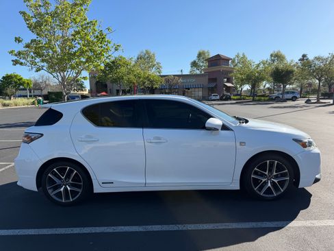 Used 2015 Lexus CT 200h w/ F Sport w/Nuluxe Interior image 4