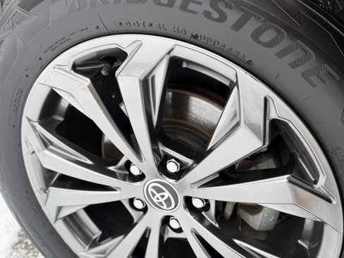 Used 2022 Toyota RAV4 XLE Premium image 20