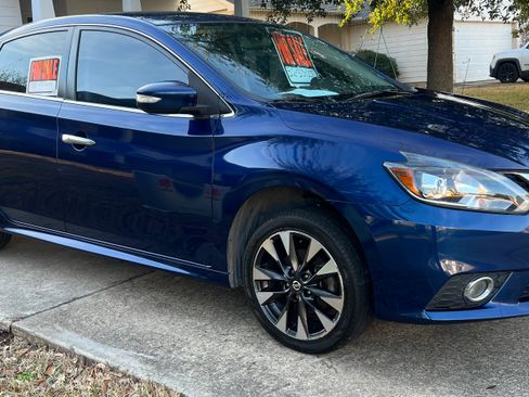 Used 2019 Nissan Sentra SR image 2