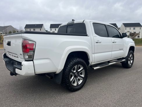Used 2018 Toyota Tacoma Limited image 6